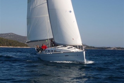 Rental Sailboat BENETEAU FIRST 35 Jezera