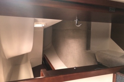 Alugue este veleiro para conhecer Barcelona e suas