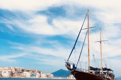 Hyra båt Guletbåt Gulet 27 metri Neapel