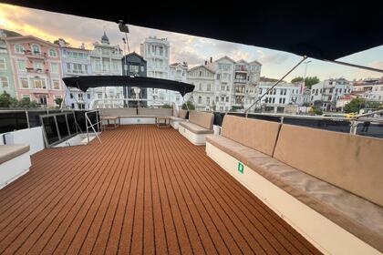 Istanbul Gold Standard: Private Luxury Yacht Rentals on the Bosphorus