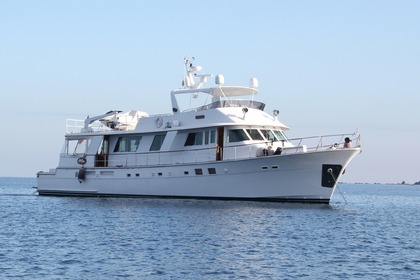 Rental Motor yacht HATTERAS 85 Saint-Cyprien