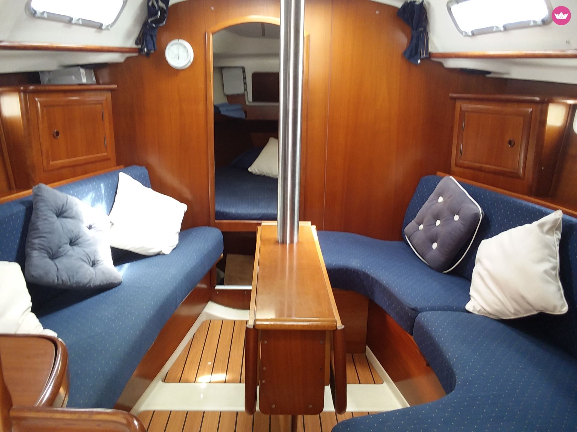 Sailboat Beneteau Oceanis Clipper 331  