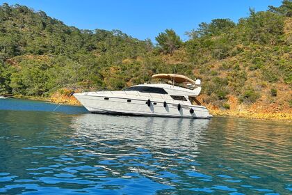Luxury Motoryacht with a capacity of 6 people