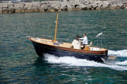 Charter Motorboat Gozzo Aprea 8 Positano