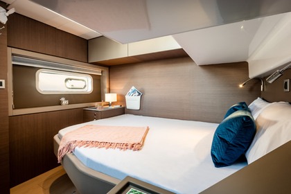 Explora Ibiza a Bordo del Exclusivo Bali 4.6