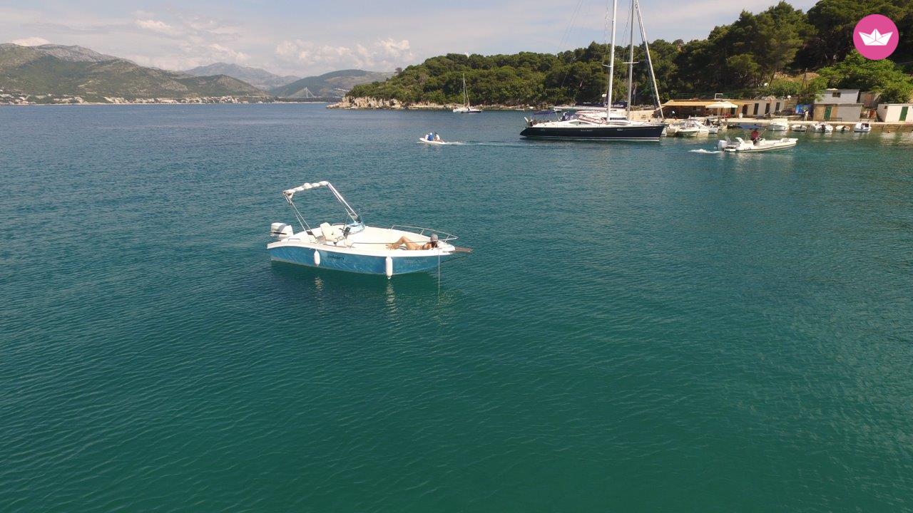 Motorboat Elan 18 Cc  