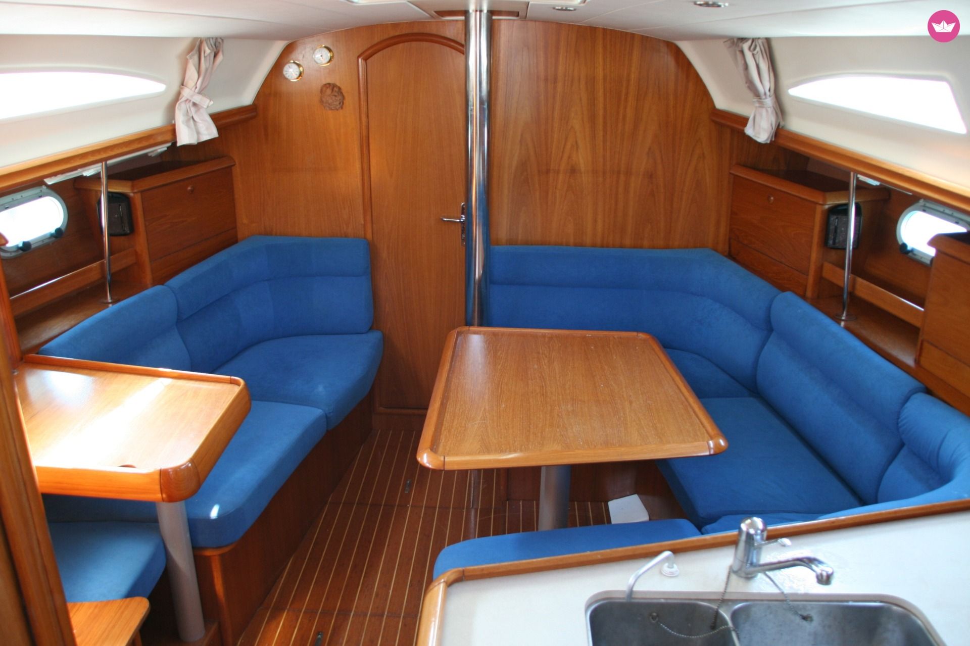 Sailboat Jeanneau Sun Odyssey 37 for hire