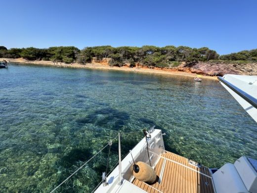 Porquerolles Catamaran Fountaine Pajot Astréa 42 alt tag text