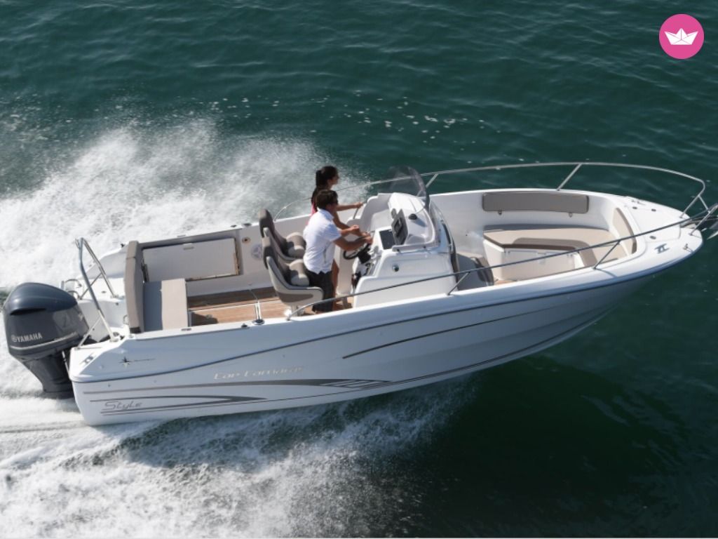 Моторное судно Jeanneau Cap Camarat 7.5  