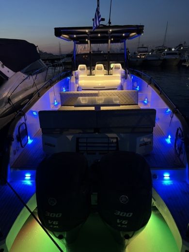 Афины Motorboat Salpa Avantgarde 35 alt tag text