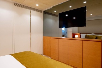 38m HR Yacht with 2 Jacuzzi B87!