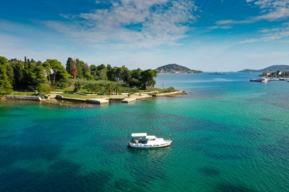 PrivateTour with  9 meters traditional Wood boat