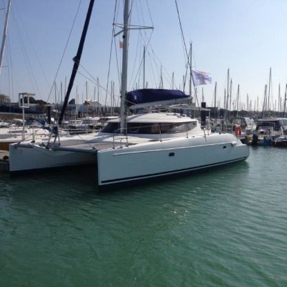 Charter Catamaran Fountaine Pajot Lavezzi 40 La Rochelle