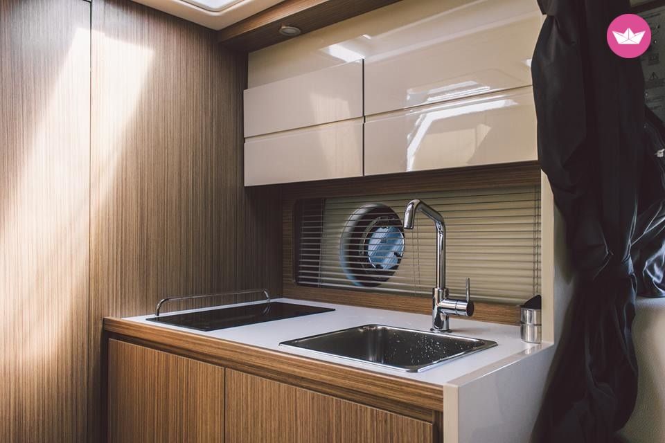 Motorboat Azimut Atlatis 34 for rental