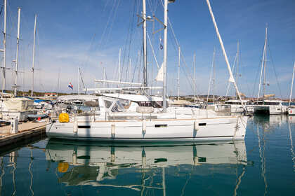 Hyra båt Segelbåt Bénéteau Oceanis 45 - 4 cab. Pomer