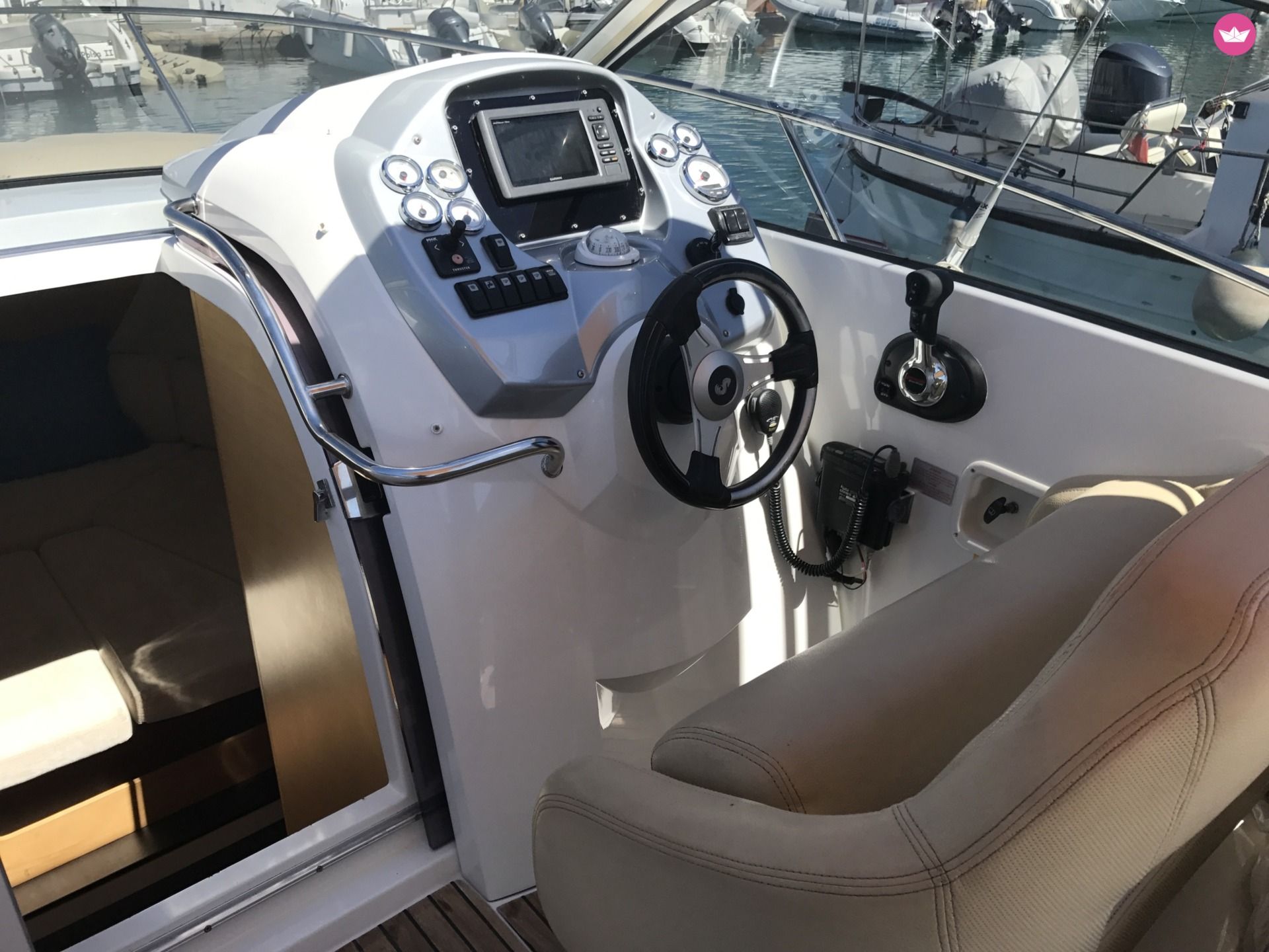 Motorboat Beneteau Montecarlo 27 for hire