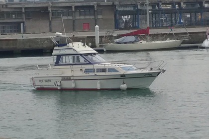 Hire Motorboat storebro royal cruiser 31 Lorient