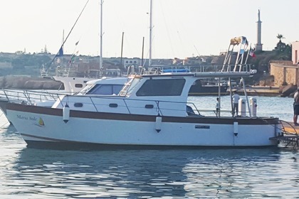 Noleggio Barca a motore Elegante Gozzo cabinato Lampedusa
