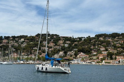 Hire Sailboat Beneteau First 325 Saint-Mandrier-sur-Mer