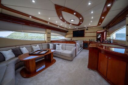 Luxury Motoryacht with a capacity of 10 people