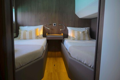 Explora Ibiza a Bordo del Exclusivo Bali 5.4 Only One Life