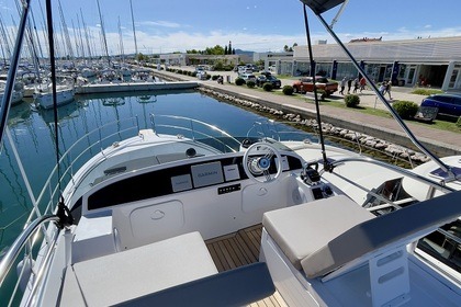 Hyra båt Motorbåt  ADRIANA 44 Fly BT (2024)  Kroatien