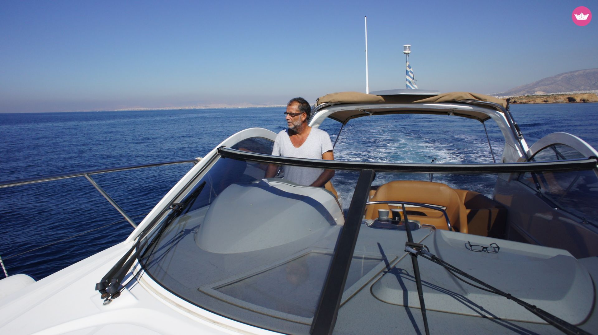 Motorboat Beneteau Monte Carlo 37 for hire