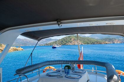 Canados 70 Motor yacht for 8 people