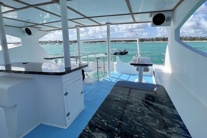 OCEAN FUN AWAITS: FRIENDLY CREW &.CAPTAIN CHARTER