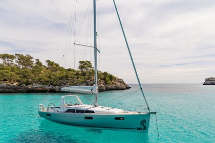 Hire Sailboat Beneteau Oceanis 41.1 Athens