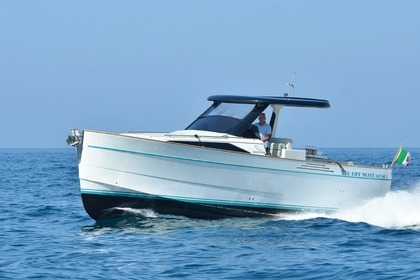 Hyra båt Motorbåt Apreamare Gozzo Capri