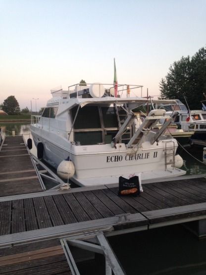 Charter Motorboat Ferretti Altura 40 Reims
