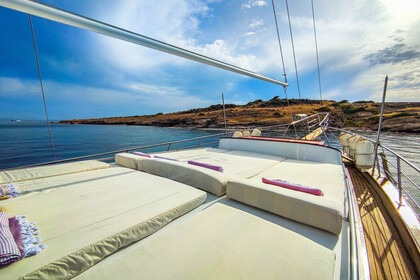 Custom built gulet with a capacity of 7