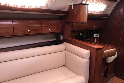 Se alquila velero con patrón