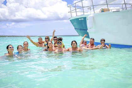 FAMILY AND FRIENDLY BOAT CRUISE: CAPTAIN AND CREW INCLUDED