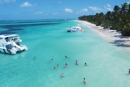 FAMILY AND FRIENDLY BOAT CRUISE: CAPTAIN AND CREW INCLUDED