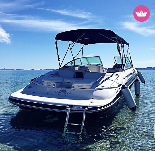 Motorboat Four Winns 230 Horizon  