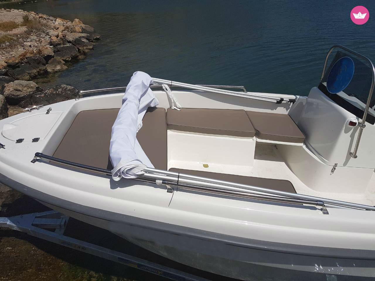 Rental motorboat in Nea Makri  
