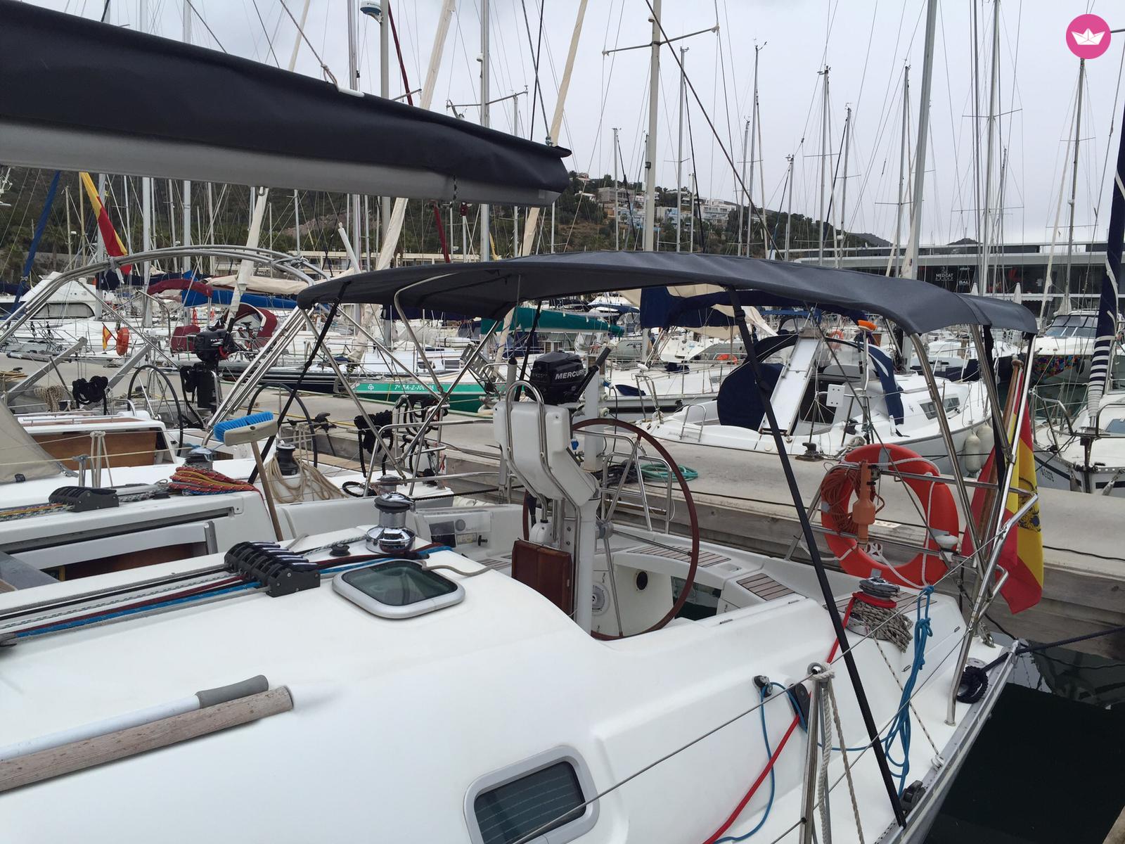 Sailboat Beneteau Oceanis 373 for hire