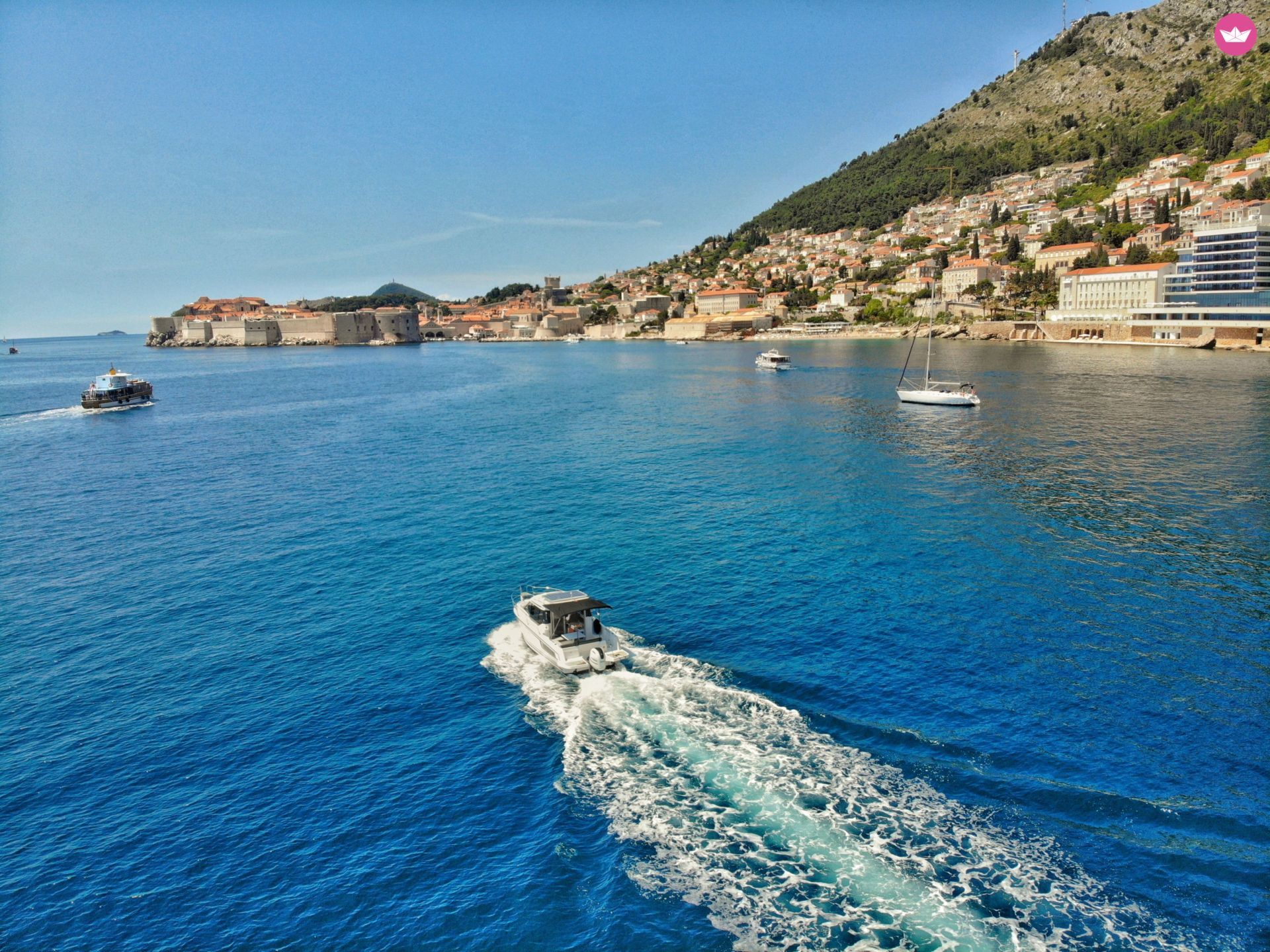 Rent Jeanneau Merry Fisher 795