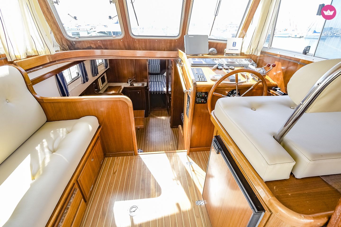 Bateau à moteur MENORQUIN 100 380cv 5