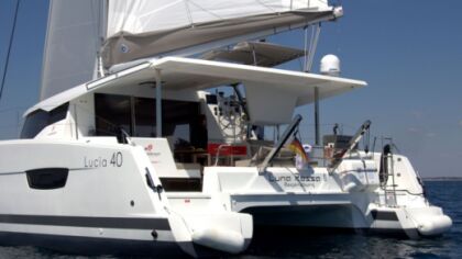 Location Catamaran Fountaine Pajot Lucia 40 Punat