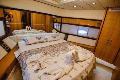 Luxury Motor yacht with a capacity of 8 people