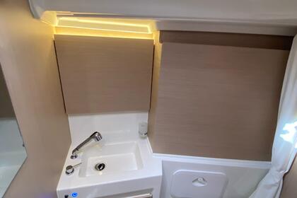 Nuovo Oceanis 37.1 (2026) - Lusso e comfort nella Baia di Palma