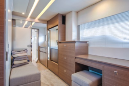 Robertson & Caine LEOPARD 53PC 370hp