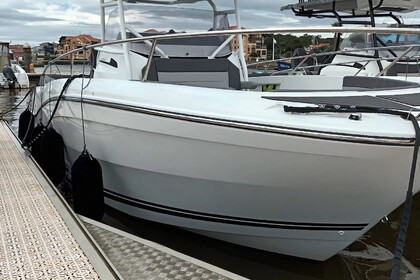 Location Bateau à moteur Jeanneau Cap camarat 9cc Capbreton