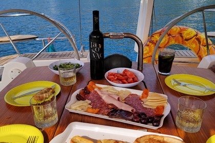 Customized Sailing Tour Up to 8 People