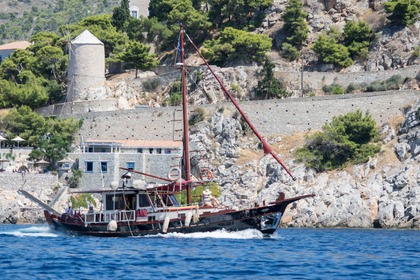 Alma Libre Daily Cruises