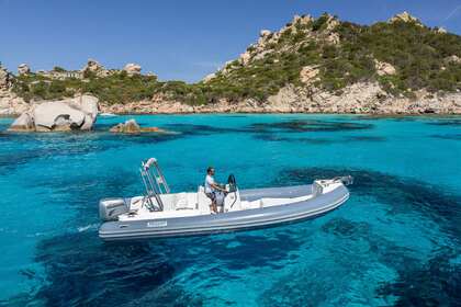 Noleggio Gommone Trident 8m 200 Hp Santa Teresa di Gallura