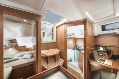 Descubra Rúgia e sua costa em um veleiro Bavaria